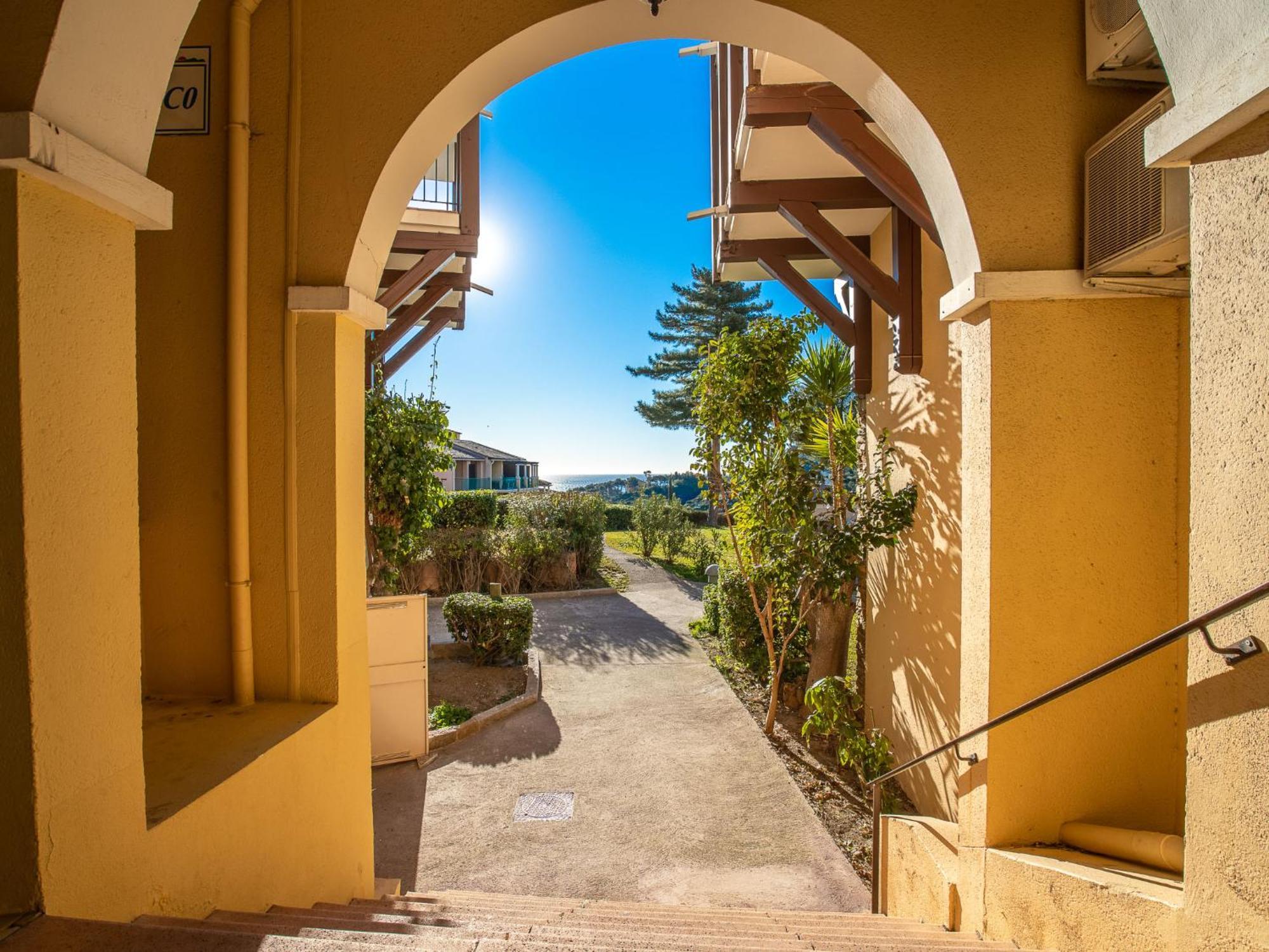 Apartment Village Cap Esterel - Le Village-81 By Interhome Saint-Raphaël Exterior foto
